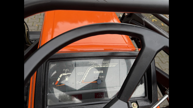 Kubota B1-17 met voorlader